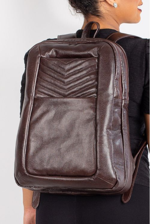 Mochila de couro grande slim Patricia - Café Liso